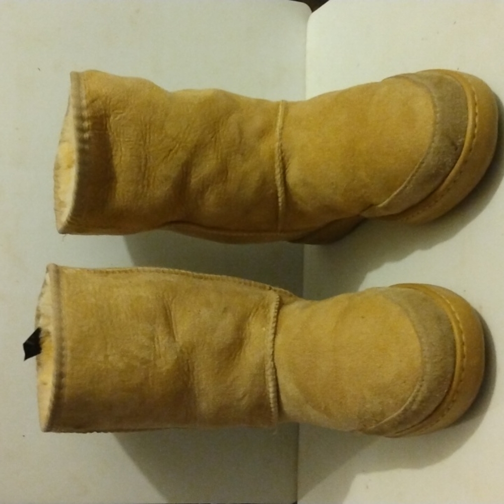 UGG BOOTS